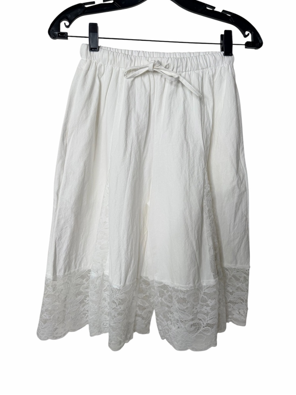VINTAGE Lace & Cotton Shorts with Pockets . - Picture 4 of 8